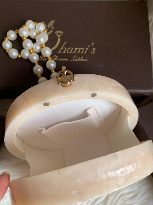 Clutch - Image 2
