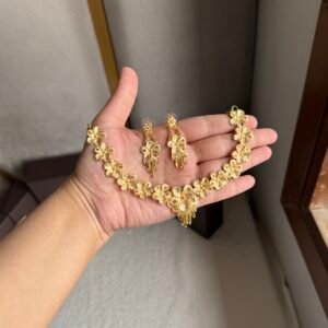 Gold look