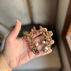 Ear cuff